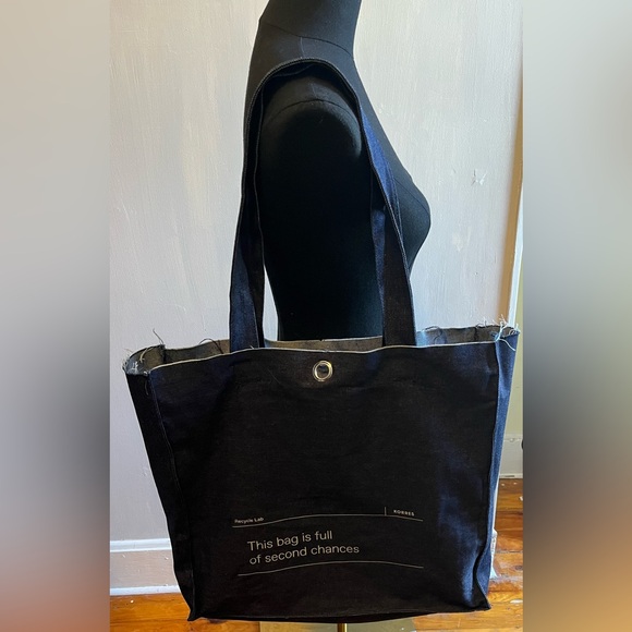 Korres Santorini Grape Poreless Skin Perfecting Toner 4.22oz Denim Tote & Pouch - Picture 3 of 15